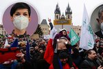 Premiér Andrej Babiš (ANO) se vysmál Klausovi za jeho řeči o očkování. Pekarová odsoudila chování demonstrantů kvůli zdravotníkům