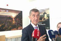 „Lidé demonstrují proti lžím,“ hřímal Babiš. Za slova o koncertu se omluvil