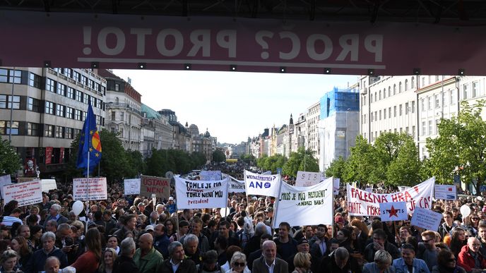 Demonstrace proti Andreji Babišovi a Miloši Zemanovi na Václavském náměstí