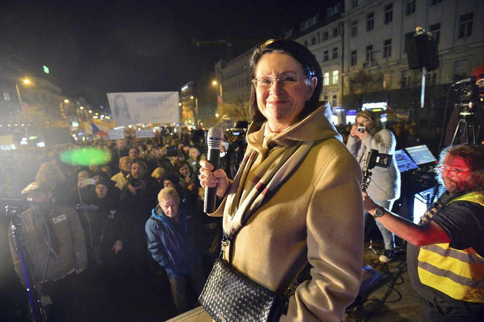 Protest proti Andreji Babišovi na Václavském náměstí v souvislosti s kauzou jeho syna Andreje juniora