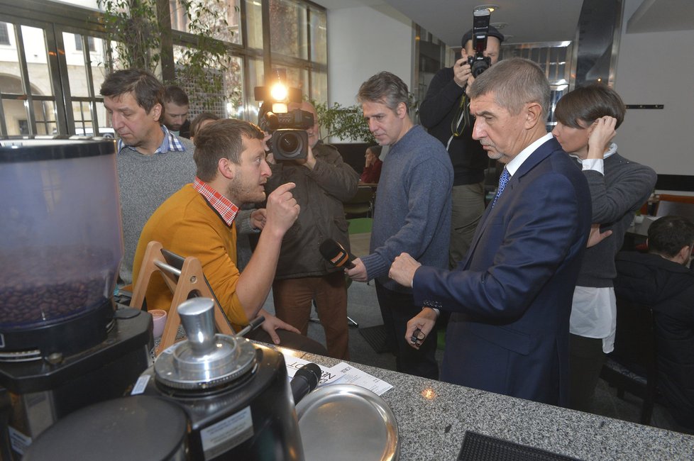 Andrej Babiš diskutoval s pražským kavárníkem.