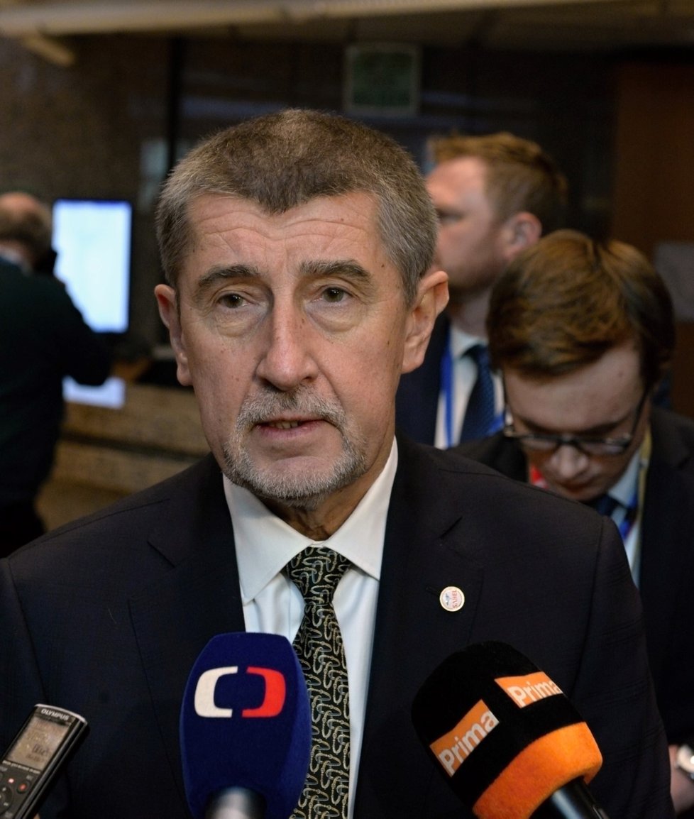 Český premiér v demisi Andrej Babiš hovoří s novináři na neformálním summitu EU 23. února 2018 v Bruselu.