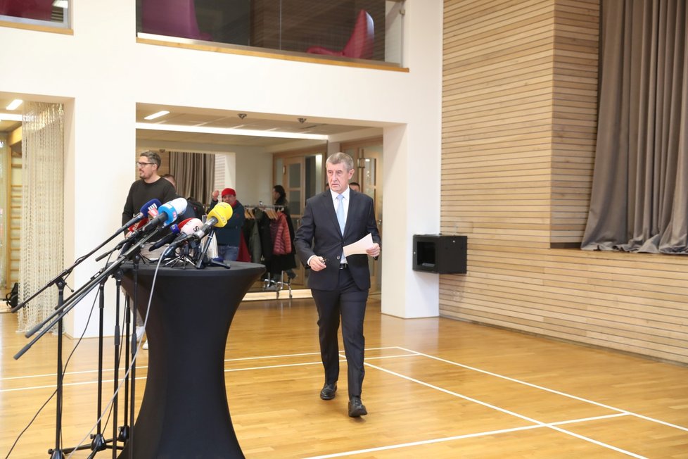 Expremiér Andrej Babiš (ANO) v Průhonicích poté, co soud rozhodl o jeho nevině (9.1.2023).