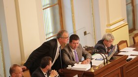 Sněmovna zažila ve středu dramatickou a hodiny trvající debatu o vydání Andreje Babiše a Jaroslava Faltýnka.