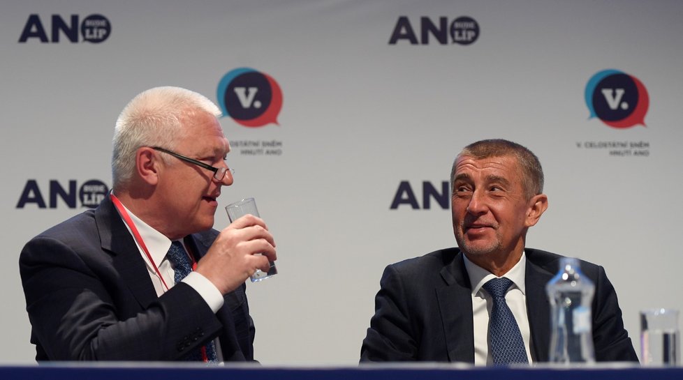 Jaroslav Faltýnek a Andrej Babiš na pátém volebním sněmu hnutí ANO v Praze (17. 2. 2019)