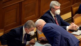 Andrej Babiš a Jaroslav Faltýnek spolu ve Sněmovně často diskutují. Bylo tomu i tak při kauze Vrbětice (20. 4. 2021)