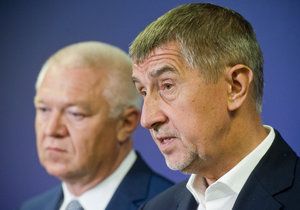 Andrej Babiš (vpravo) a Jaroslav Faltýnek (vlevo) čelí trestnímu stíhání kvůli dotaci pro farmu Čapí hnízdo.