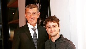 Premiér Andrej Babiš a jeho syn Frederik se v listopadu 2019 potkali v Praze s představitelem Harryho Pottera, hercem Danielem Radcliffem.