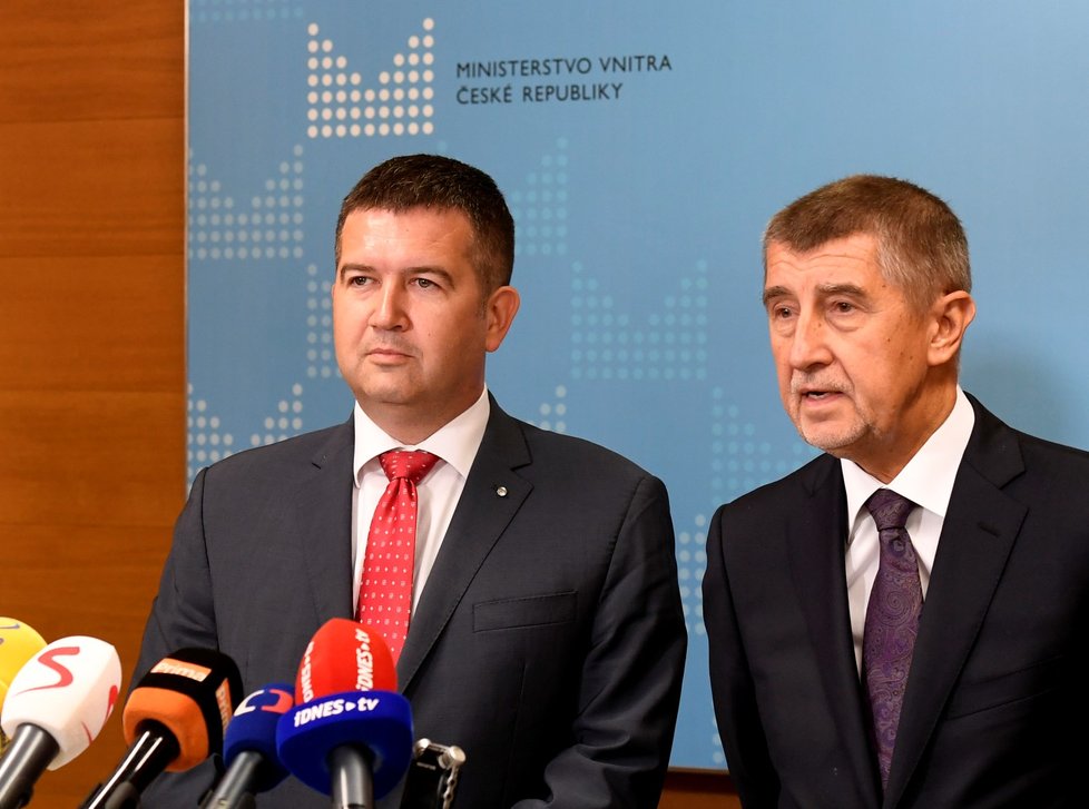 Jako prvního uvedl premiér Andrej Babiš do nové funkce vicepremiéra a ministra vnitra Jana Hamáčka (27. 6. 2018). Ten se stal i ministrem zahraničí.