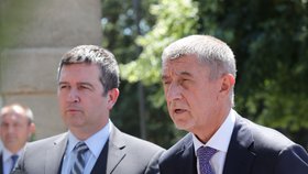 Schůzka v Lánech: Jan Hamáček (ČSSD, vlevo) a Andrej Babiš (ANO, 4. 7. 2019)