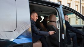Andrej Babiš se po schůzce na Hradě dlouho nevyjadřoval (12. 11. 2025).