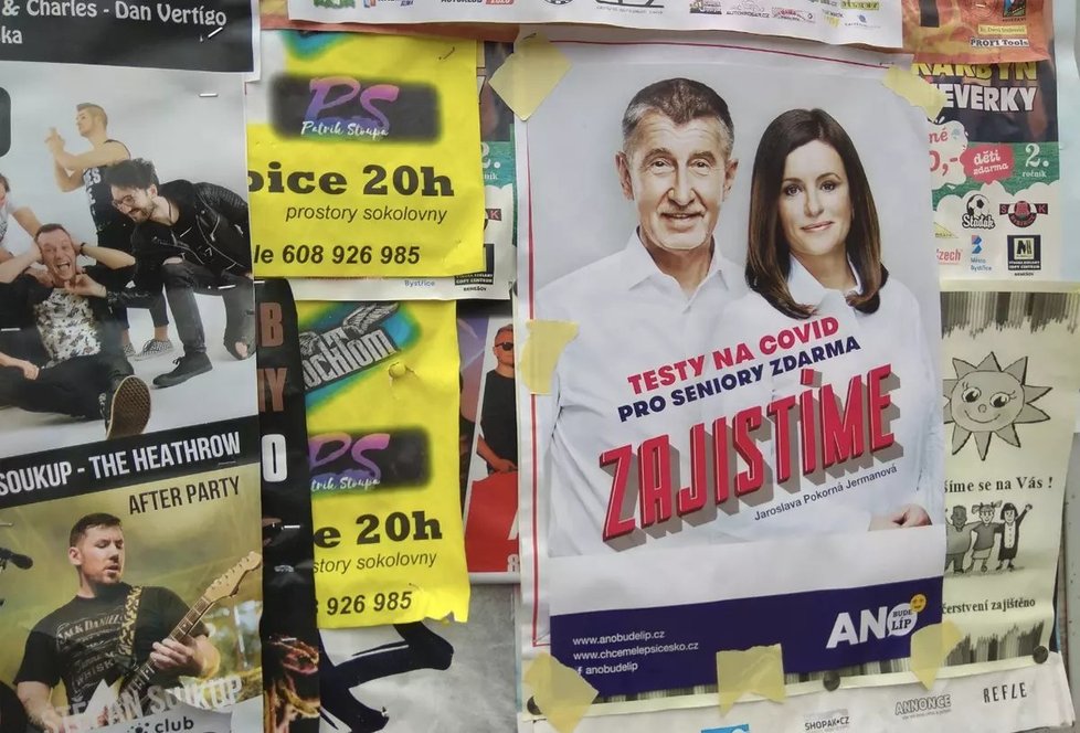 Plakát ANO slibuje testy na koronavirus pro důchodce zdarma. „Je to nesmysl,“ říká Babiš.