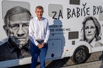 Expremiér Andrej Babiš (ANO) tasil v kampani obytňák a koláčky