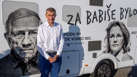 Expremiér Andrej Babiš (ANO) tasil v kampani obytňák a koláčky