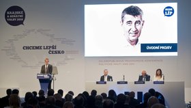 Andrej Babiš na pražské konferenci hnutí ANO, která zahajuje předvolební kampaně před krajskými a senátními volbami.