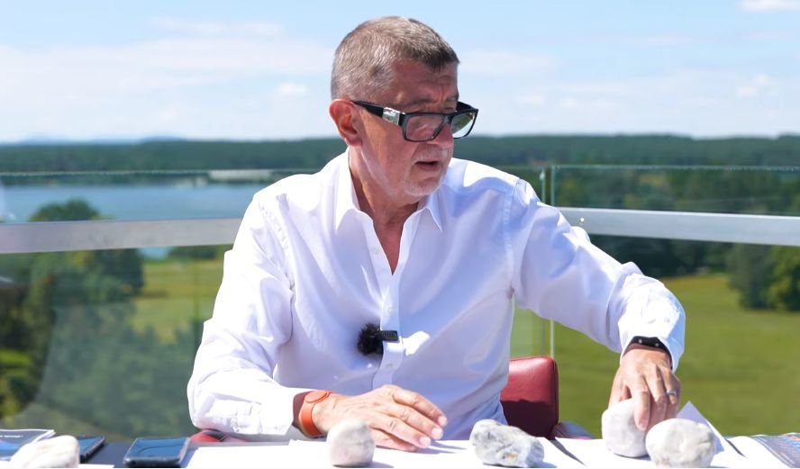 Premiér Andrej Babiš (ANO) ve svém pořadu Čau lidi - jde o lázeňské vydání z Třeboně (5. 7. 2020)