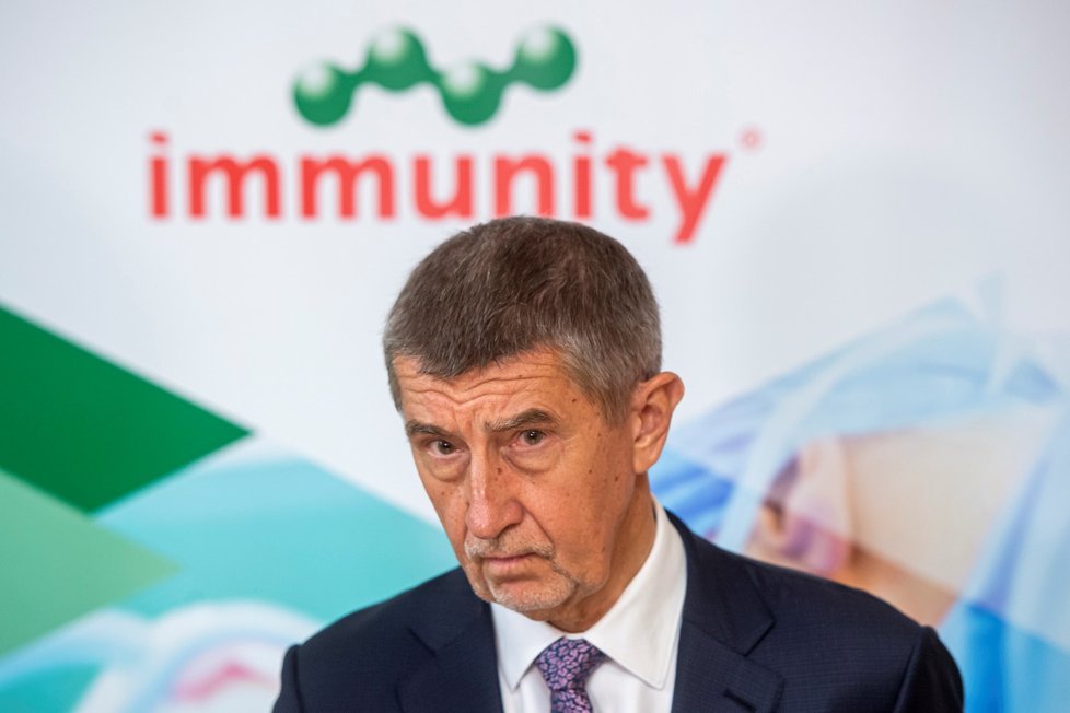 Premiér Andrej Babiš se v rámci návštěvy Královéhradeckého kraje seznámil s výrobou společnosti Batist Medical.