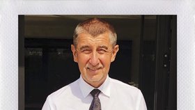 Andrej Babiš s krabicí v ruce vyklízel svou kancelář ve Strakově akademii.  Kvůli její rekonstrukci se přestěhoval do Hrzánského paláce