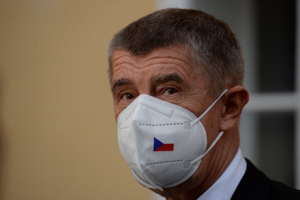 Premiér Andrej Babiš odevzdal v Průhonicích u Prahy svůj hlas v krajských volbách (2. 10. 2020)