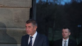 Premiér v demisi Andrej Babiš opouští zámek v Lánech, kde s prezidentem Milošem Zemanem mluvil o dalších vyjednáváních při sestavování nové vlády