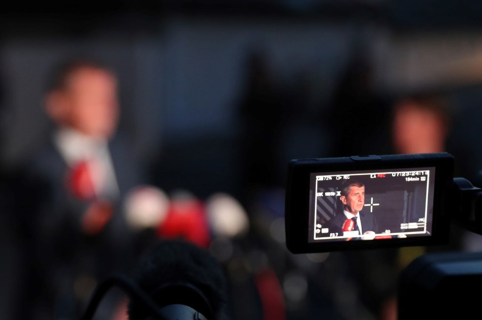 Andrej Babiš referuje novinářům o schůzce s prezidentem Milošem Zemanem v Lánech.