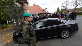 Andrej Babiš (ANO) přijel do Lán na první povolební schůzku s prezidentem Milošem Zemanem.