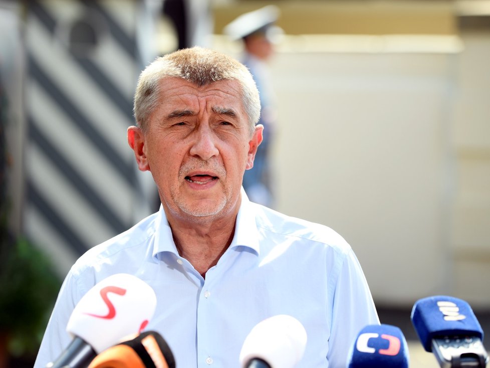 Andrej Babiš dorazil obhajovat rozpočet na příští rok za prezidentem do Lán v neformálním oblečení