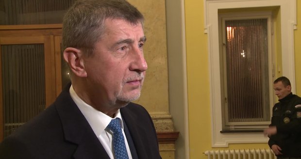 Hüner to na vládě slízl kvůli lithiu. Babiš: Memorandum je neplatné