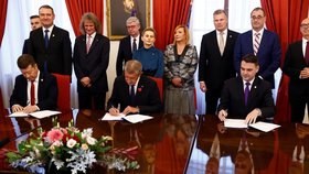 Zástupci hnutí ANO, SPD a Motoristů podepsali koaliční smlouvu