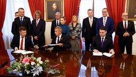 Zástupci hnutí ANO, SPD a Motoristů podepsali koaliční smlouvu