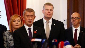 Zástupci hnutí ANO, SPD a Motoristů podepsali koaliční smlouvu