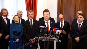 Zástupci hnutí ANO, SPD a Motoristů podepsali koaliční smlouvu