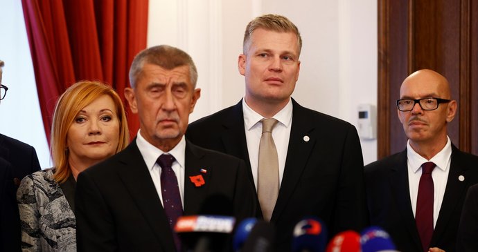 Zástupci hnutí ANO, SPD a Motoristů podepsali koaliční smlouvu