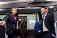 První krok nové vlády: Sedla do autobusu směr Strakovka! Fiala ukázal dopis Babišovi