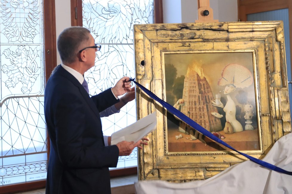 Macron je podle Babiše velkým milovníkem umění. Když byl v říjnu 2018 v Praze, zašel s premiérem a jeho manželkou Monikou také do Národní galerie.