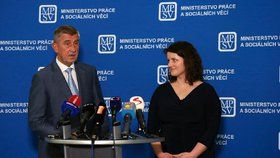 Premiér Andrej Babiš (ANO) s ministryní práce a sociálních věcí Janou Maláčovou (ČSSD)