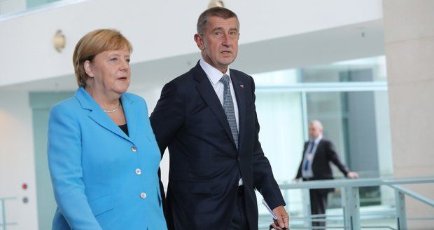 Pacienti z přetížených nemocnic mohou zamířit do Německa. Babiš lůžka řešil s Merkelovou