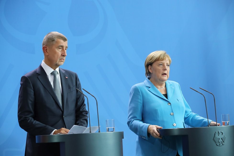 Babiš a Merkelová vystoupili na společné tiskové konferenci po více než hodinové schůzce (5. 9. 2018).