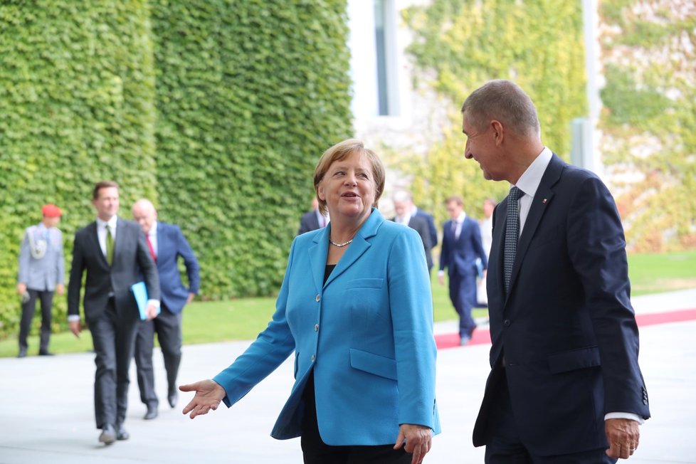 Německá kancléřka Angela Merkelová přivítala premiéra Andreje Babiše s nezvyklým úsměvem (5. 9. 2018).