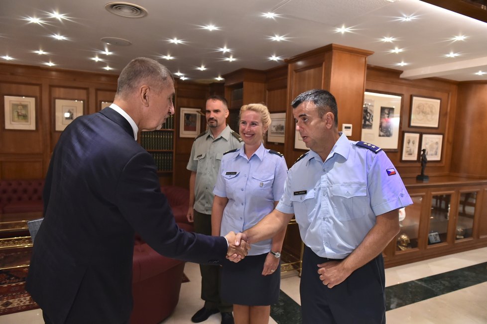 Premiér Andrej Babiš se setkal i s českými vojáky.