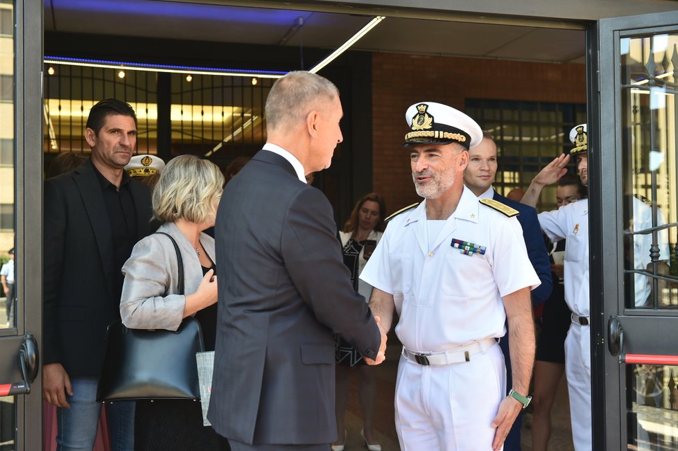 Premiér Andrej Babiš se setkal i s českými vojáky