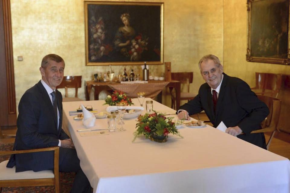 Premiér Andrej Babiš (ANO) a prezident Miloš Zeman (vpravo)