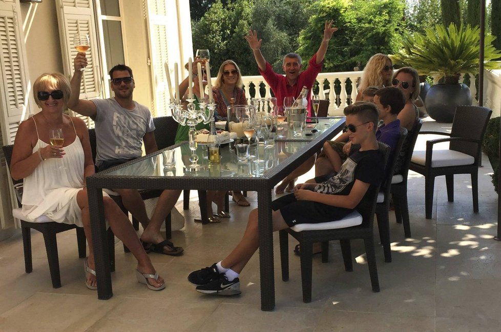 Andrej Babiš slavil v červenci patnáctiny své dcery. Nedorazil kvůli tomu na televizní debatu.