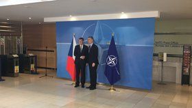 Český premiér v demisi Andrej Babiš v sídle NATO v Bruselu. Na schůzce ho přijal generální tajemník aliance Jen Stoltenberg