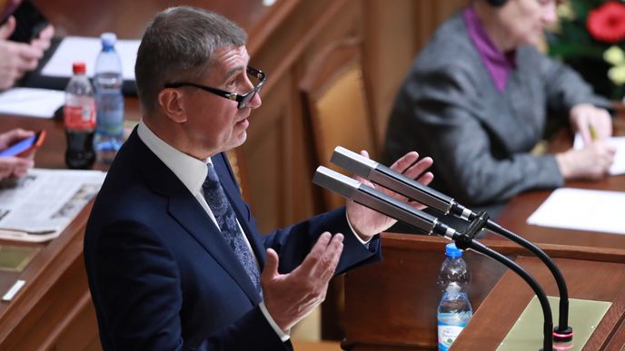 "Nikdy neodstoupím!" Zopakoval v Poslanecké sněmovně premiér Andrej Babiš na schůzi, při které chtějí poslanci hlasovat o nedůvěře vládě (23. 11. 2018)