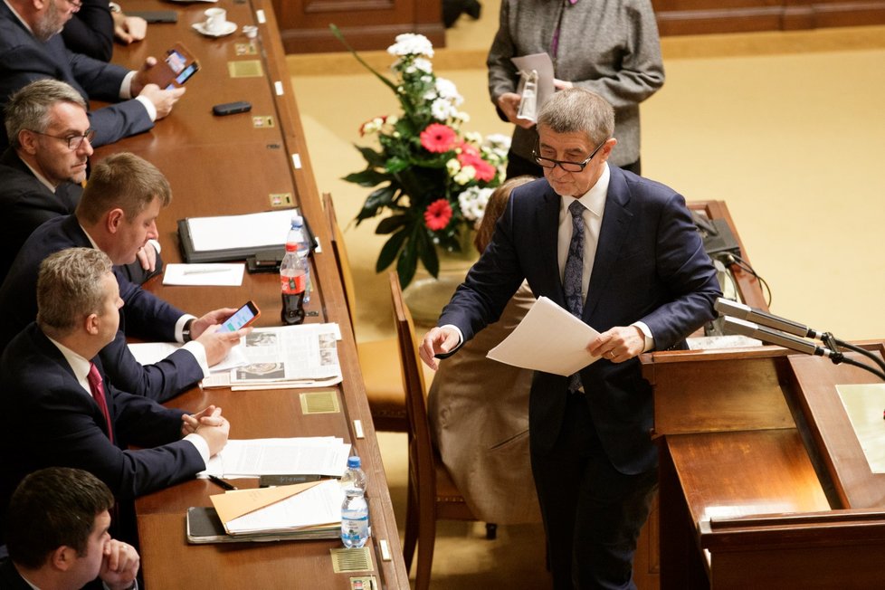 Andrej Babiš při proslovu v Poslanecké sněmovně. Opozice vyvolala hlasování o nedůvěře vládě ( 23. 11. 2018)