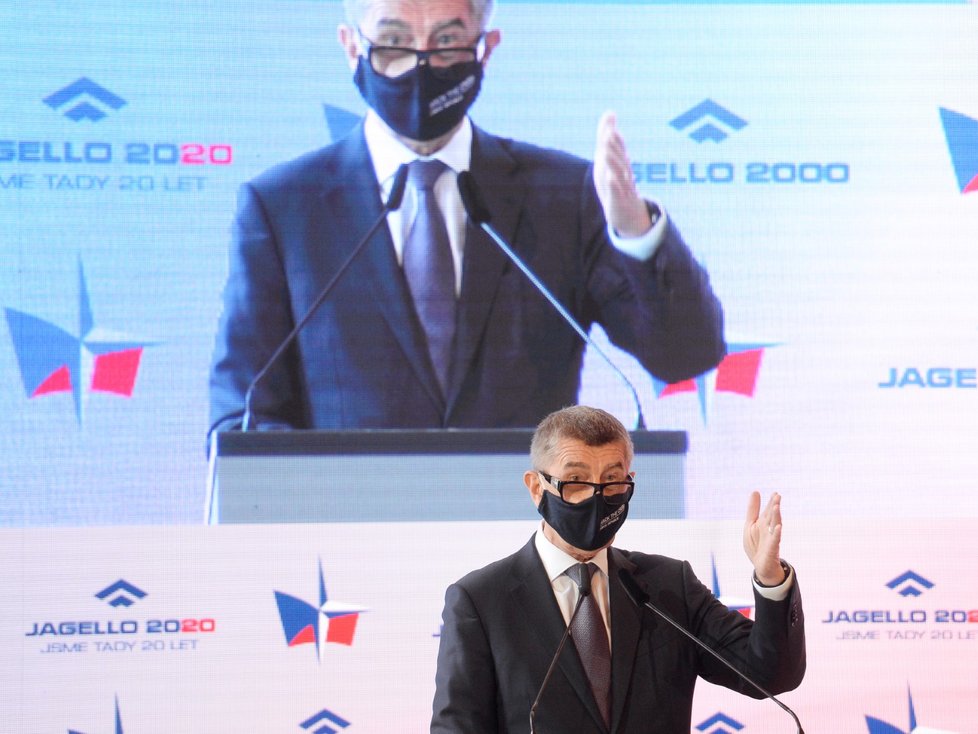 Vláda nebude navzdory krizi způsobené pandemií covidu-19 šetřit na bezpečnosti a armádě, řekl na bezpečnostní konferenci premiér a šéf ANO Andrej Babiš (25. 6. 2020)