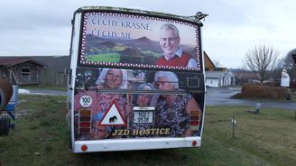Navštívili jsme legendární Zemák. Jak dnes vypadá autobus Miloše Zemana a je lepší než Babišův karavan?