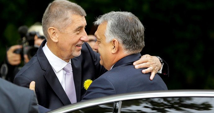 Premiér Andrej Babiš (ANO) vítá v ČR předsedu maďarské vlády Viktora Orbána (29.9.2021)