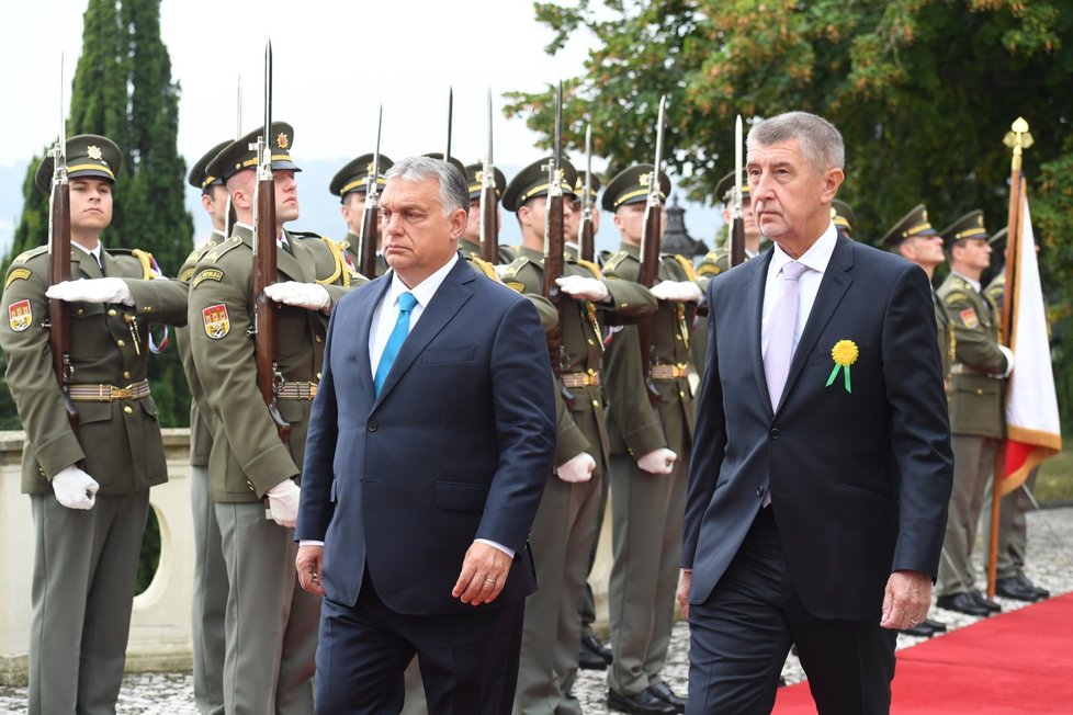 Premiér Andrej Babiš (ANO) vítá v ČR předsedu maďarské vlády Viktora Orbána (29.9.2021)